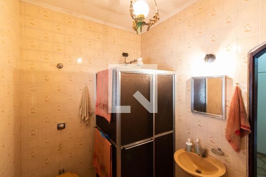 Banheiro Suíte  de casa de condomínio à venda com 2 quartos, 348m² em Parque Xangrilá, Campinas