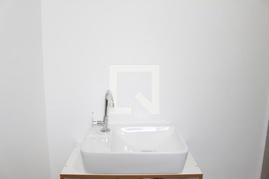 Banheiro  de kitnet/studio para alugar com 1 quarto, 24m² em Campos Elíseos, São Paulo