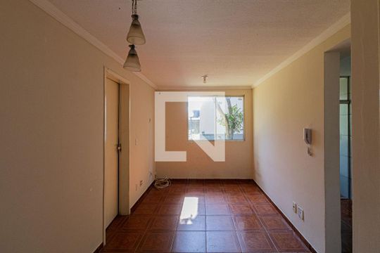 Apartamento para alugar com 2 quartos, 70m² em Vila Carmosina, São Paulo