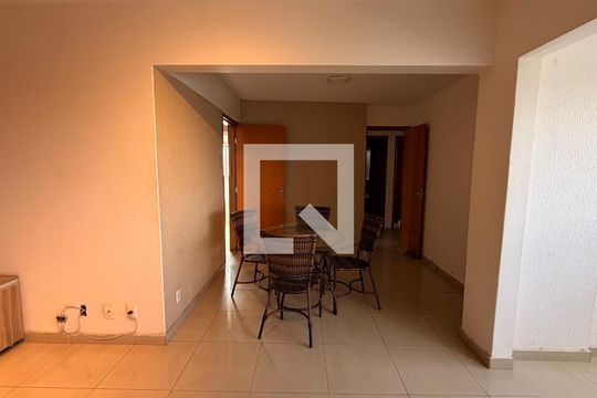 Sala  de apartamento para alugar com 4 quartos, 90m² em Jardim América, Goiânia