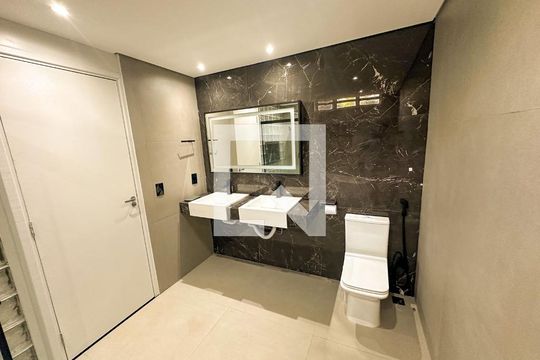 Banheiro  de casa de condomínio à venda com 6 quartos, 520m² em Malota, Jundiaí