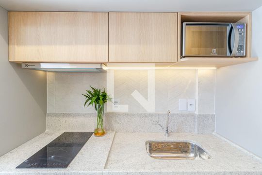 Cozinha de kitnet/studio para alugar com 1 quarto, 24m² em Pinheiros, São Paulo