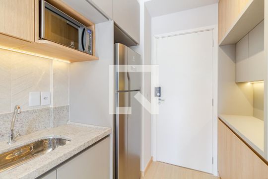 Cozinha de kitnet/studio para alugar com 1 quarto, 24m² em Pinheiros, São Paulo