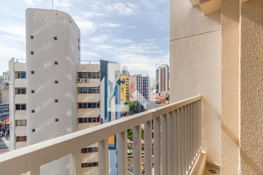 Varanda de kitnet/studio para alugar com 1 quarto, 24m² em Pinheiros, São Paulo