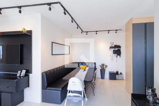 Sala de apartamento à venda com 2 quartos, 70m² em Continental, Osasco