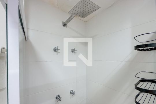 Banheiro de kitnet/studio para alugar com 1 quarto, 24m² em Vila Mariana, São Paulo
