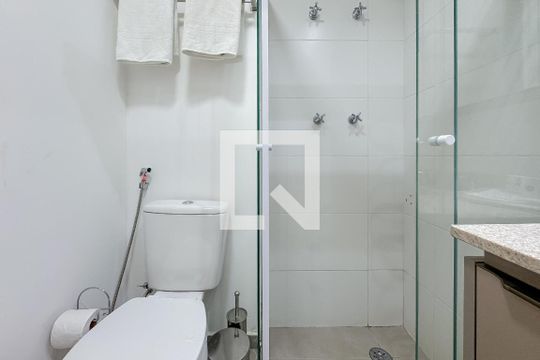 Banheiro de kitnet/studio para alugar com 1 quarto, 24m² em Vila Mariana, São Paulo