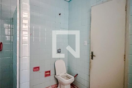 Banheiro de casa para alugar com 2 quartos, 72m² em Vila Regente Feijó, São Paulo