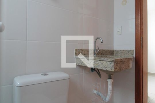 Banheiro Social de apartamento para alugar com 2 quartos, 45m² em Maria Helena, Belo Horizonte
