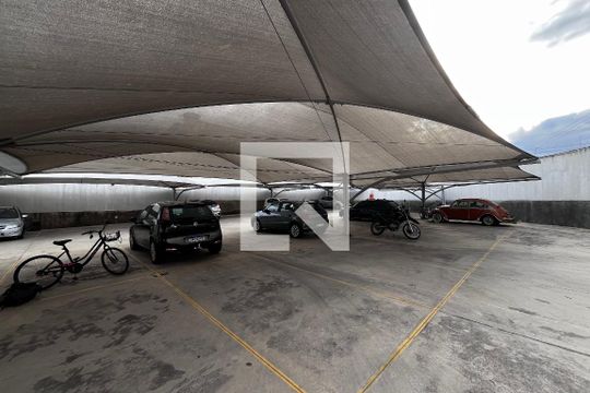 Garagem de apartamento para alugar com 2 quartos, 45m² em Maria Helena, Belo Horizonte