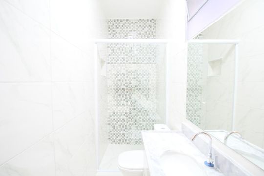 Banheiro de apartamento para alugar com 1 quarto, 23m² em Parque Reboucas, São Paulo