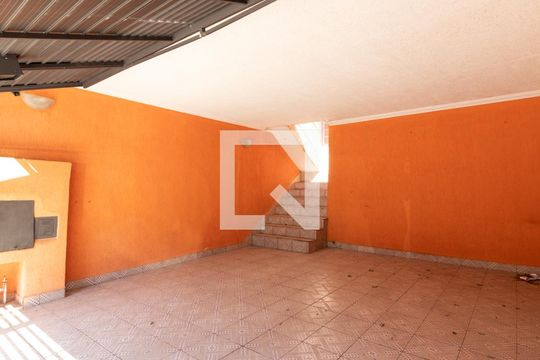 Garagem de casa à venda com 3 quartos, 100m² em Jardim Eliane, São Paulo