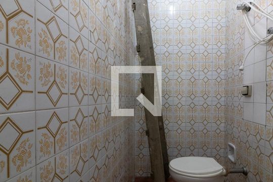 Banheiro de Serviço de casa à venda com 3 quartos, 100m² em Jardim Eliane, São Paulo