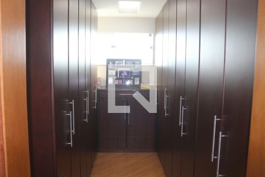 Closet da suíte 1 de casa à venda com 3 quartos, 423m² em Jardim Sao Caetano, São Caetano do Sul