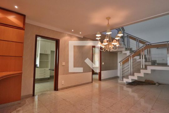 Sala 2 de casa para alugar com 5 quartos, 404m² em Tibery, Uberlândia