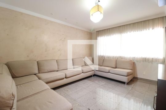Sala de TV de casa para alugar com 5 quartos, 404m² em Tibery, Uberlândia
