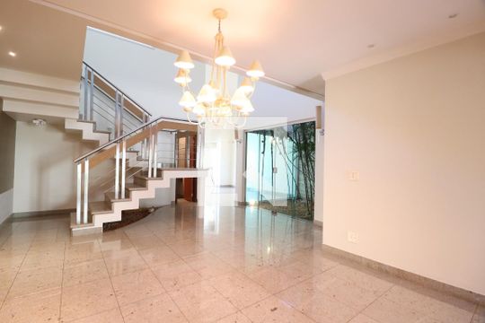 Sala 2 de casa para alugar com 5 quartos, 404m² em Tibery, Uberlândia