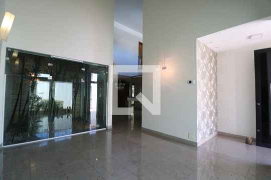 Sala 1 de casa para alugar com 5 quartos, 404m² em Tibery, Uberlândia