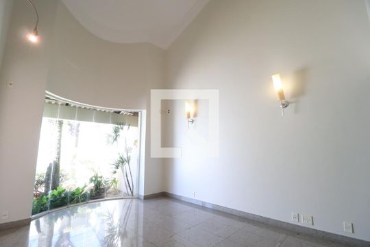 Sala 1 de casa para alugar com 5 quartos, 404m² em Tibery, Uberlândia