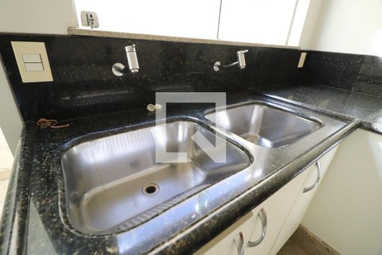 Área de Serviço de casa para alugar com 5 quartos, 404m² em Tibery, Uberlândia