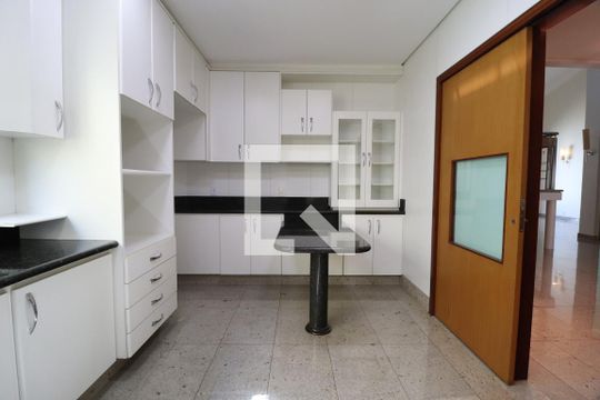 Cozinha de casa para alugar com 5 quartos, 404m² em Tibery, Uberlândia