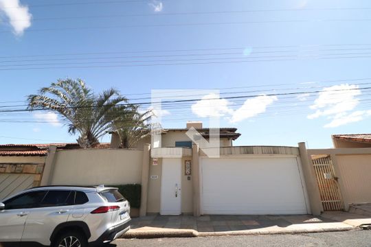 Fachada de casa para alugar com 5 quartos, 404m² em Tibery, Uberlândia