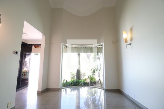 Sala 1 de casa para alugar com 5 quartos, 404m² em Tibery, Uberlândia