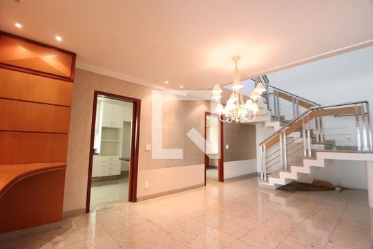 Sala 2 de casa para alugar com 5 quartos, 404m² em Tibery, Uberlândia