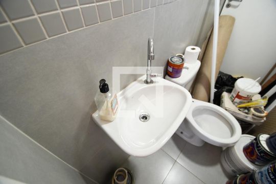 Banheiro de serviço de apartamento para alugar com 3 quartos, 138m² em Conceicao, Campinas