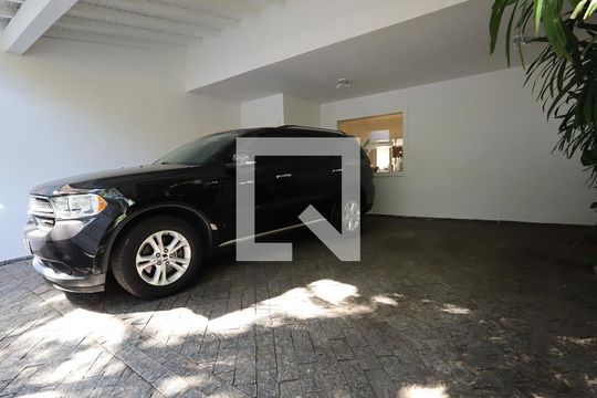 Garagem de casa à venda com 3 quartos, 351m² em Jardim Lar Sao Paulo, São Paulo