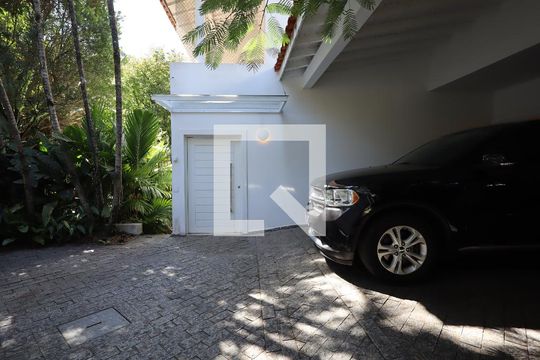Garagem de casa à venda com 3 quartos, 351m² em Jardim Lar Sao Paulo, São Paulo