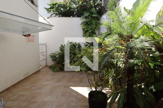 Quintal de casa à venda com 3 quartos, 351m² em Jardim Lar Sao Paulo, São Paulo