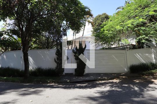 Fachada de casa à venda com 3 quartos, 351m² em Jardim Lar Sao Paulo, São Paulo