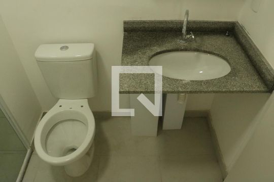 Banheiro de apartamento para alugar com 2 quartos, 41m² em Água Branca, São Paulo