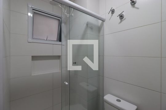 Banheiro de kitnet/studio para alugar com 1 quarto, 19m² em Vila Sao Pedro, Santo André
