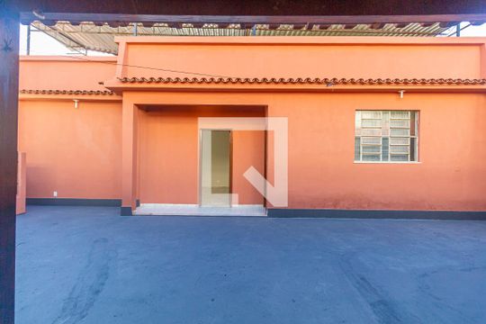 Quintal de casa para alugar com 3 quartos, 300m² em Vila Valqueire, Rio de Janeiro