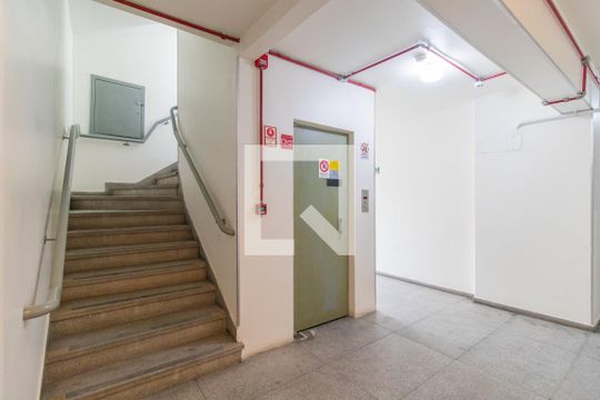 Área comum - Escadas de apartamento à venda com 1 quarto, 55m² em Centro Histórico, Porto Alegre