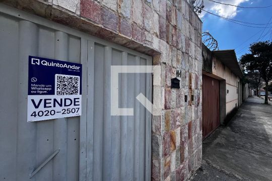 Plaquinha Instalada de casa à venda com 3 quartos, 180m² em Jaqueline, Belo Horizonte