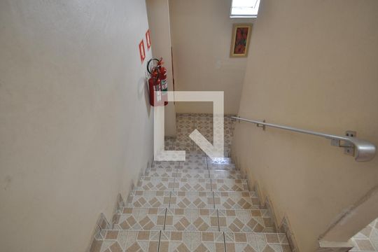 Escada de acesso de apartamento à venda com 2 quartos, 70m² em Vila Gustavo, São Paulo