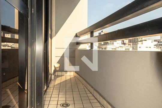 Sacada de kitnet/studio para alugar com 1 quarto, 30m² em Cidade Jardim, São Paulo