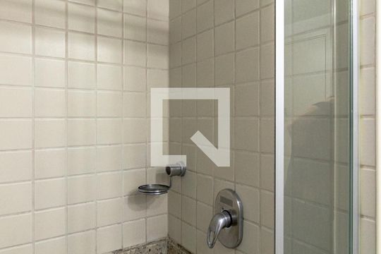 Banheiro de kitnet/studio para alugar com 1 quarto, 30m² em Cidade Jardim, São Paulo