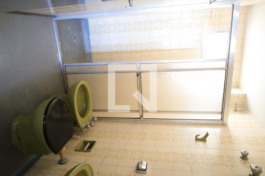 Banheiro de apartamento à venda com 2 quartos, 43m² em Vila Santana, São Paulo