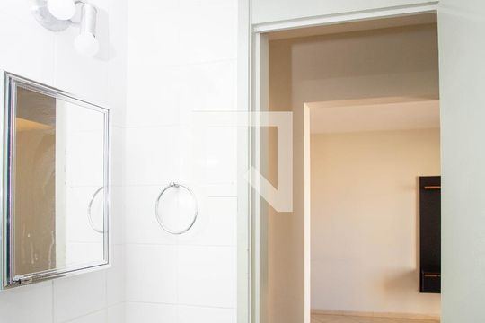 Banheiro de apartamento à venda com 2 quartos, 66m² em Centro, Diadema