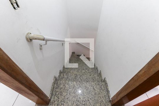 Escada de casa à venda com 2 quartos, 125m² em Vila Siria, São Paulo