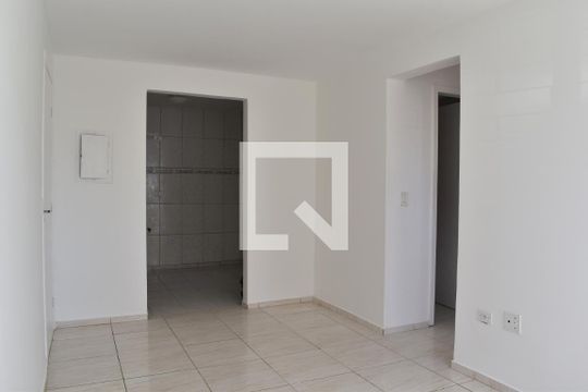 Sala de apartamento para alugar com 2 quartos, 45m² em Barreirinha, Curitiba