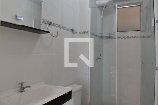 Banheiro de apartamento para alugar com 2 quartos, 45m² em Barreirinha, Curitiba