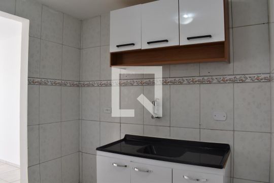 Cozinha de apartamento para alugar com 2 quartos, 45m² em Barreirinha, Curitiba