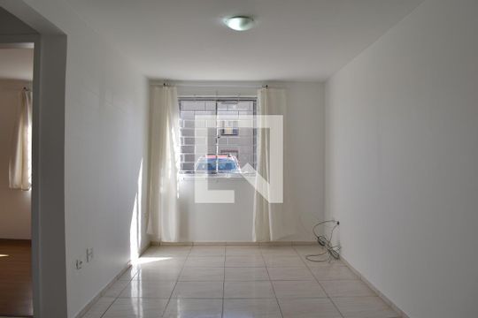 Sala de apartamento para alugar com 2 quartos, 45m² em Barreirinha, Curitiba
