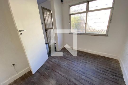 Quarto de casa para alugar com 1 quarto, 50m² em Tanque, Rio de Janeiro