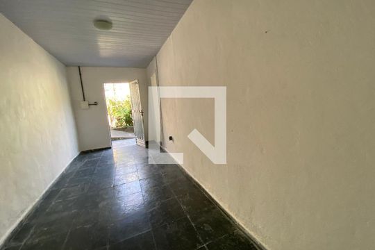 Sala de casa para alugar com 1 quarto, 50m² em Tanque, Rio de Janeiro